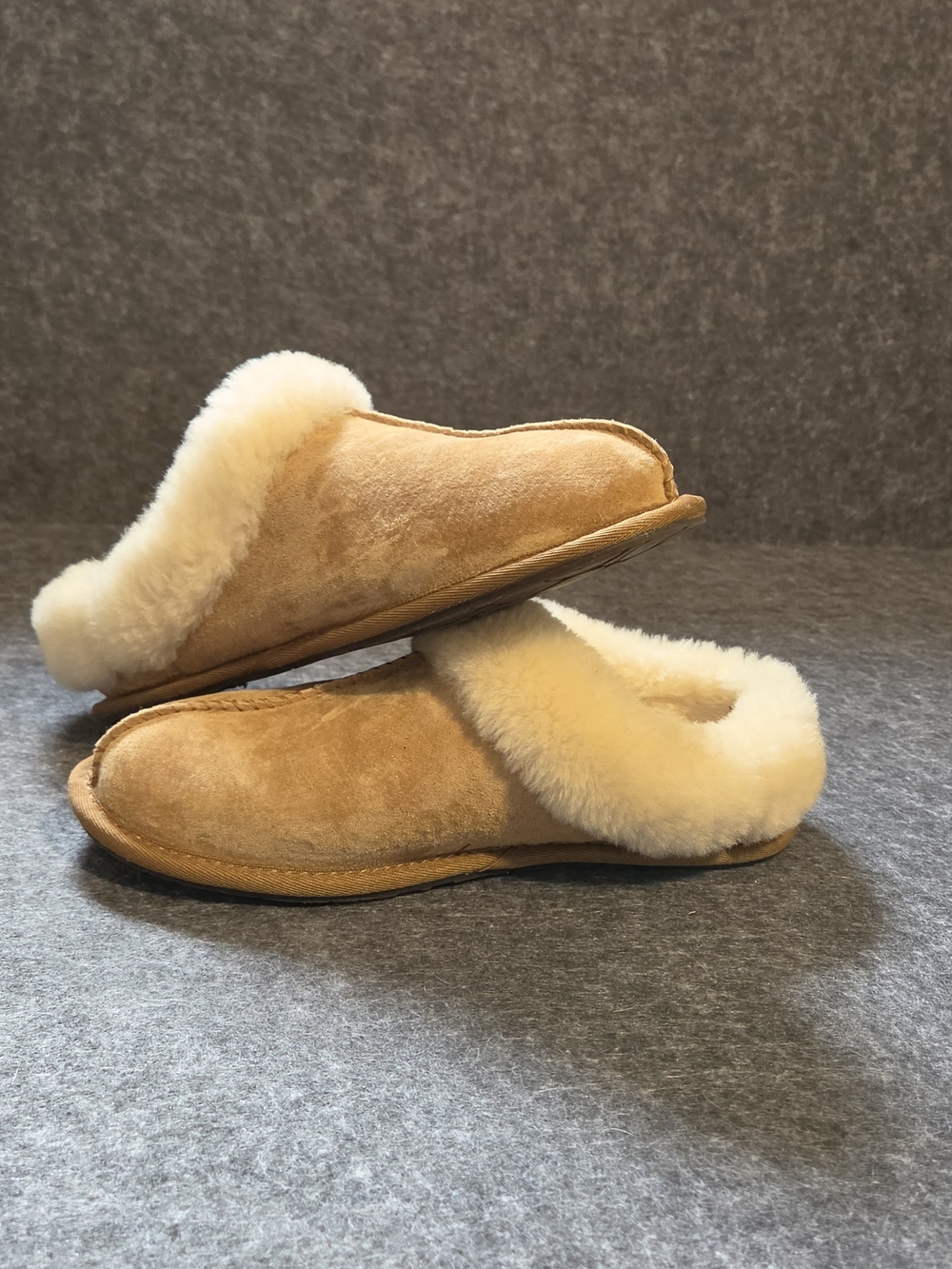 UGG Women's Moraene Chestnut Suede  Sheepskin Clog Slippers 7 - Picture 8 of 11